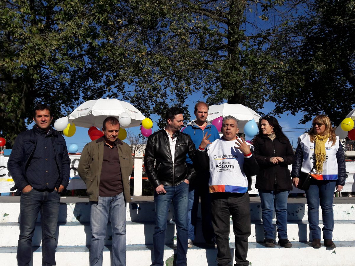 fedediazabal's tweet photo. Arrancamos en Ituzaingo. Con el equipo de @GabrielFPozzuto sigamos #CambiandoJuntos https://t.co/lb2GO1fOQi