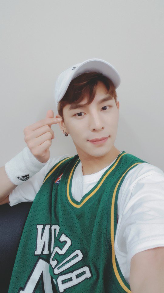 FS7_official's tweet photo. [#케이] 더위 먹지말��� 내 하트 먹어라!!!!!!!😁😍😘 오늘도 고마워요~잘자요 하나😊 https://t.co/c4hOCEGV08