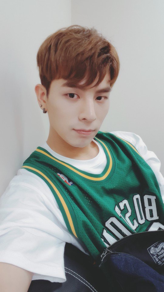 FS7_official's tweet photo. [#케이] 더위 먹지말��� 내 하트 먹어라!!!!!!!😁😍😘 오늘도 고마워요~잘자요 하나😊 https://t.co/c4hOCEGV08
