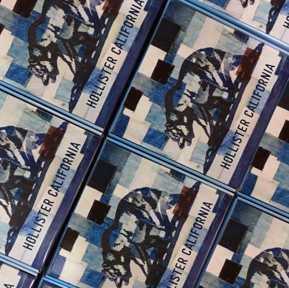InfluensterCB's tweet photo. It's #HCoJeansSeason, peeps! RT if you're in the @HollisterCo VoxBox!! https://t.co/Dd981h0kqg