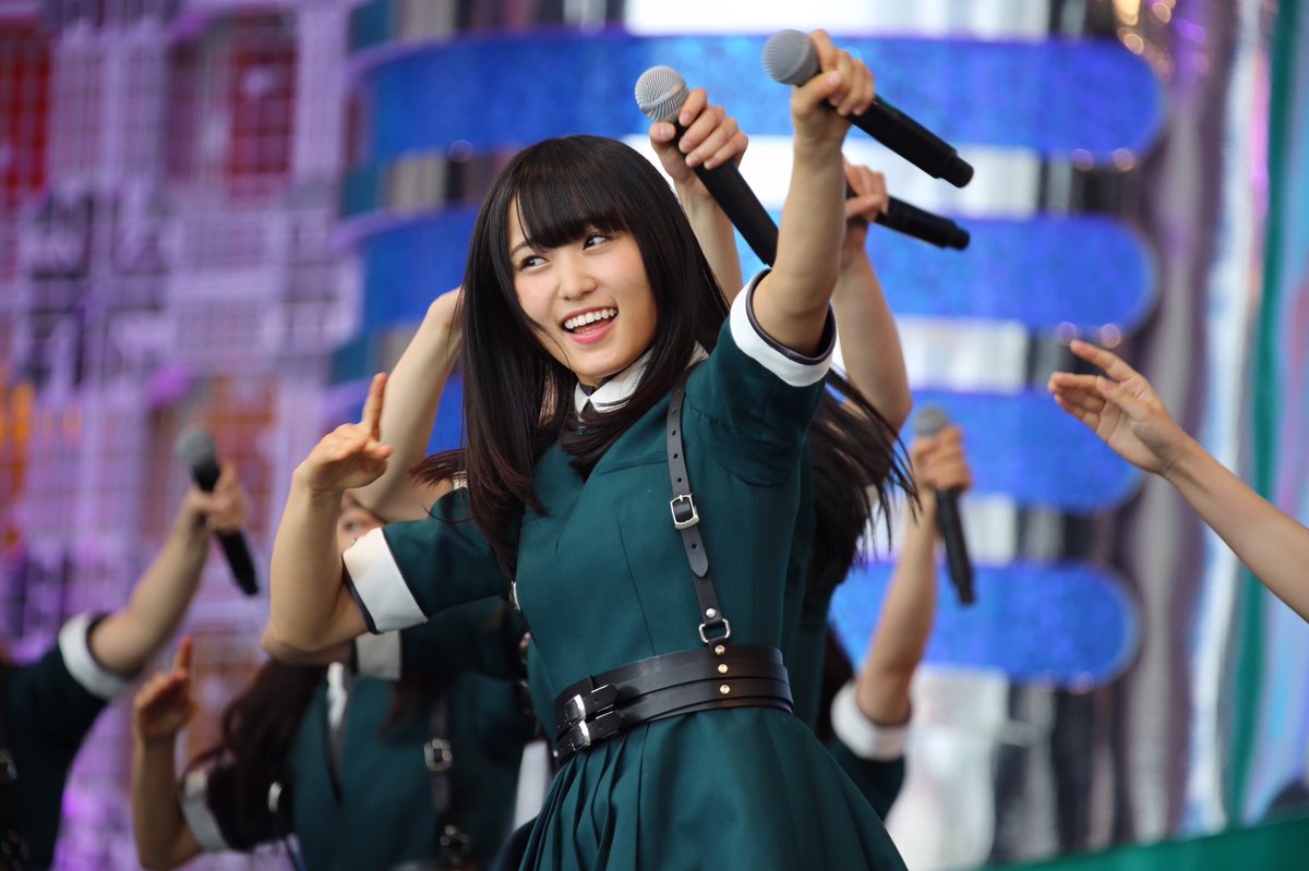 またしても欅坂の新衣装ヤバいな。革のハーネスベルトの配い方がセンス