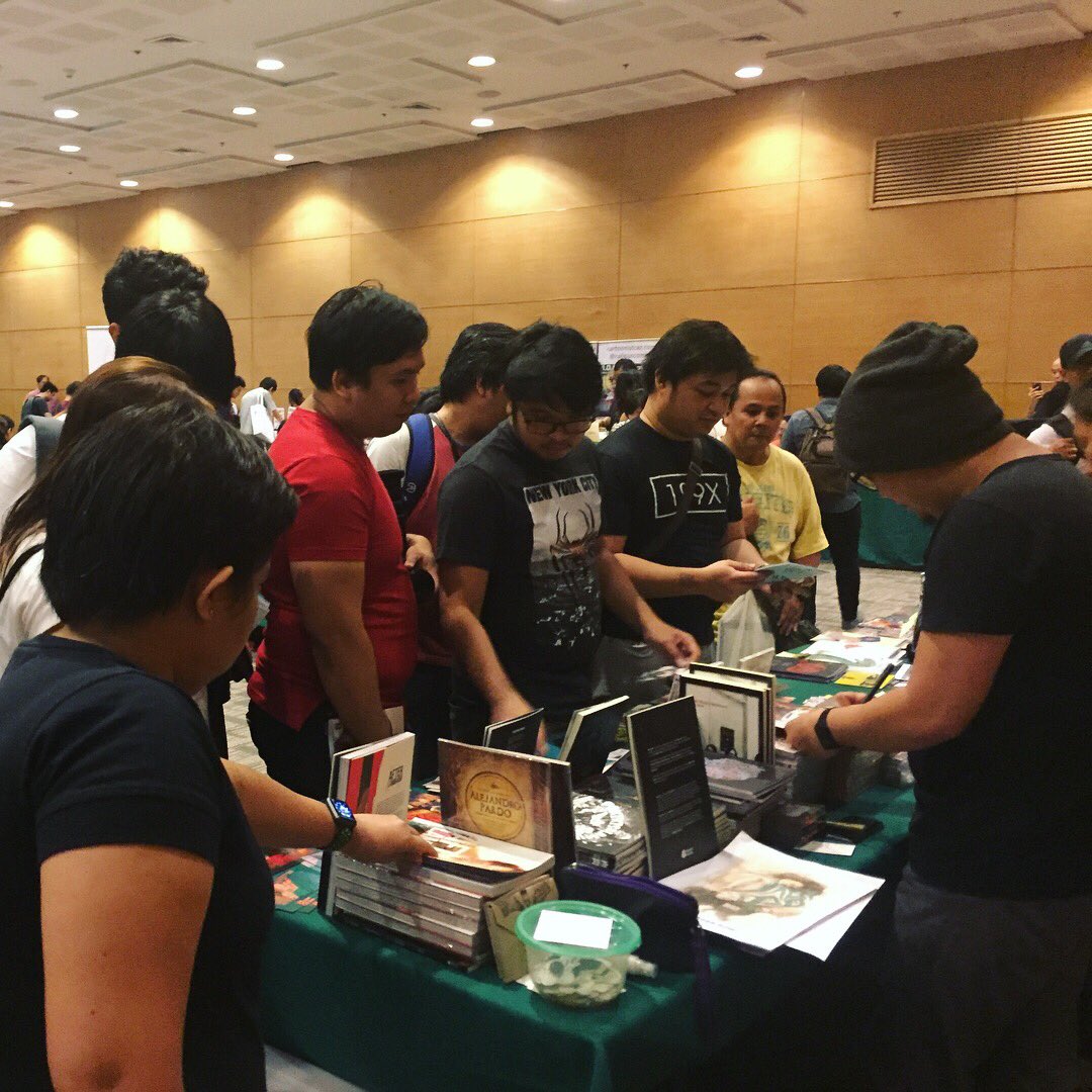 pryngols's tweet photo. So much love for pinoy komiks! Awesome day 💗Thank you #Indieket2017 #MervStoreHaul @mervinmalonzo @HaliyaMNL https://t.co/T8HiawEE75