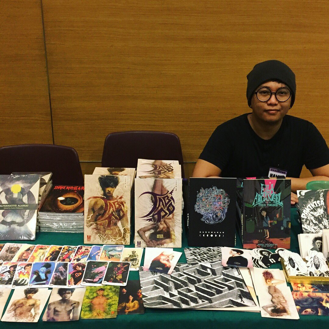 pryngols's tweet photo. So much love for pinoy komiks! Awesome day 💗Thank you #Indieket2017 #MervStoreHaul @mervinmalonzo @HaliyaMNL https://t.co/T8HiawEE75