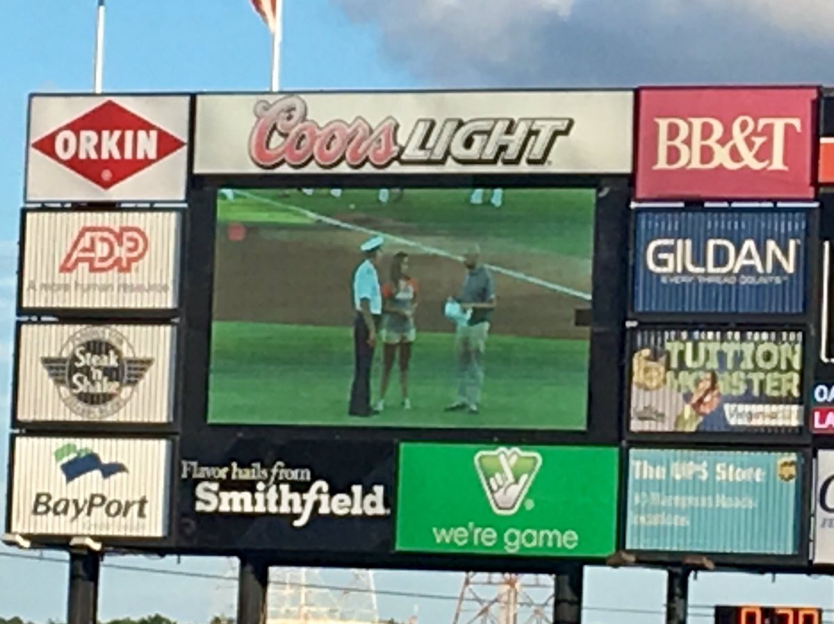 FaceofFox43's tweet photo. When you throw out the first pitch at the @NorfolkTides game ⚾️...you have to arrive in style 🚁#wavytv10 @WAVY_News #tidesbaseball https://t.co/cIoRFJvf4g