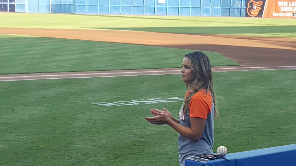 AnnakaChesnutt's tweet photo. When you throw out the first pitch at the @NorfolkTides game ⚾️...you have to arrive in style 🚁#wavytv10 @WAVY_News #tidesbaseball https://t.co/yjvqiDQ8P0