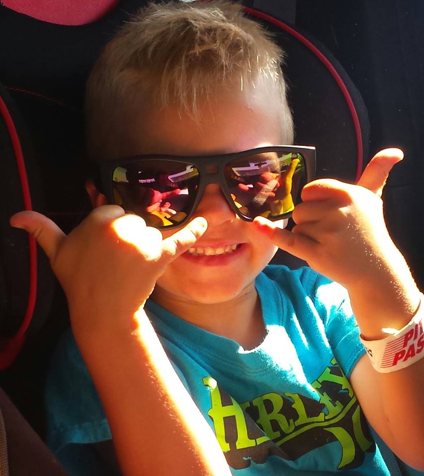 BomberEyewearEC's tweet photo. Stylin' and Profilin'
#weekendsROCK #summerstylin #bomberkids #bethebomb #iriebombs #floatingeyewear https://t.co/idmLErCxwI