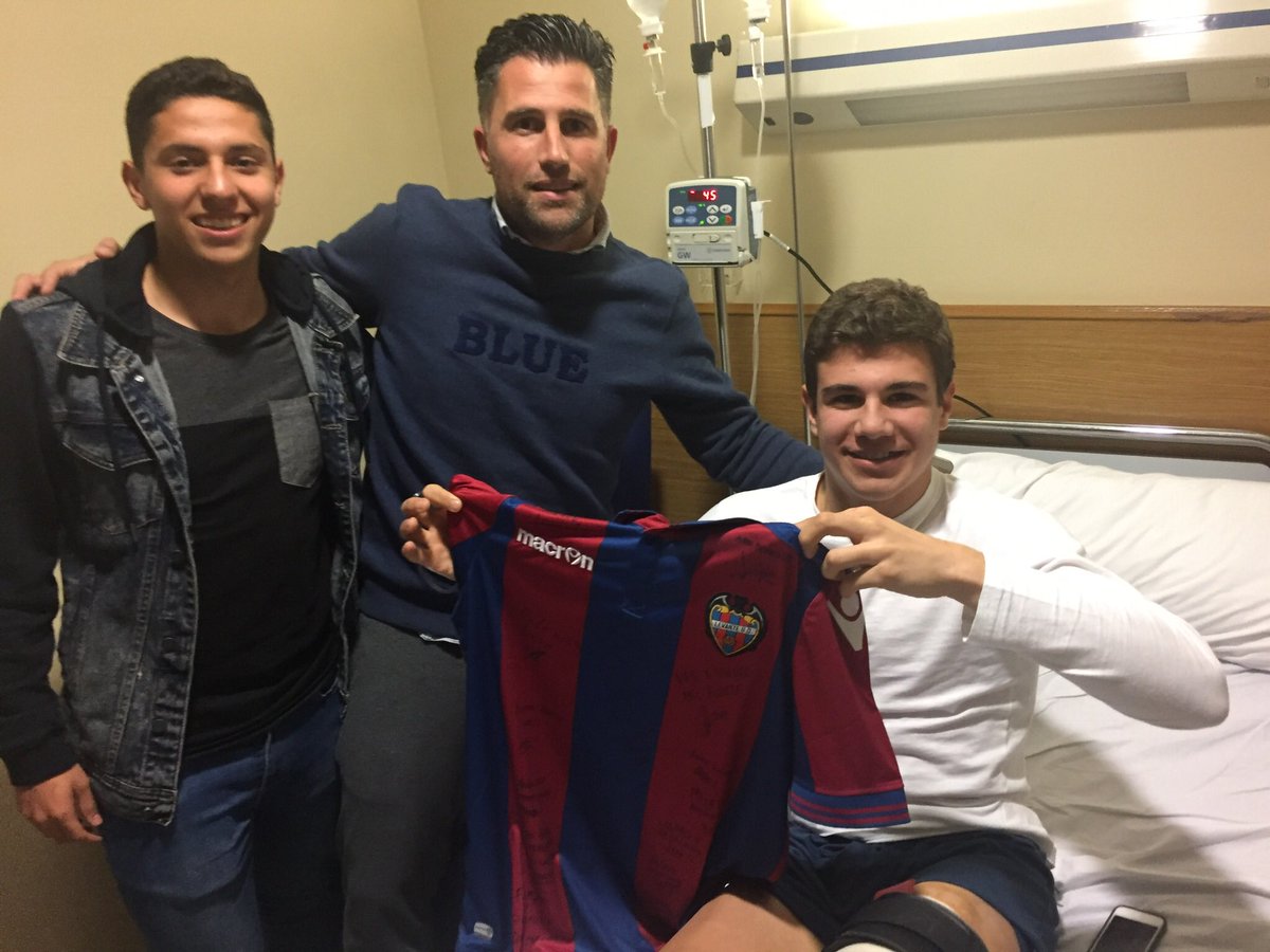 Los detalles definen a las personas y a los misters! <a href="/S_GarciaC/">Santiago García</a> solo hay éxito esperando en @KendallSC_USSDA Jefe, vas mucho!!! #fullpack