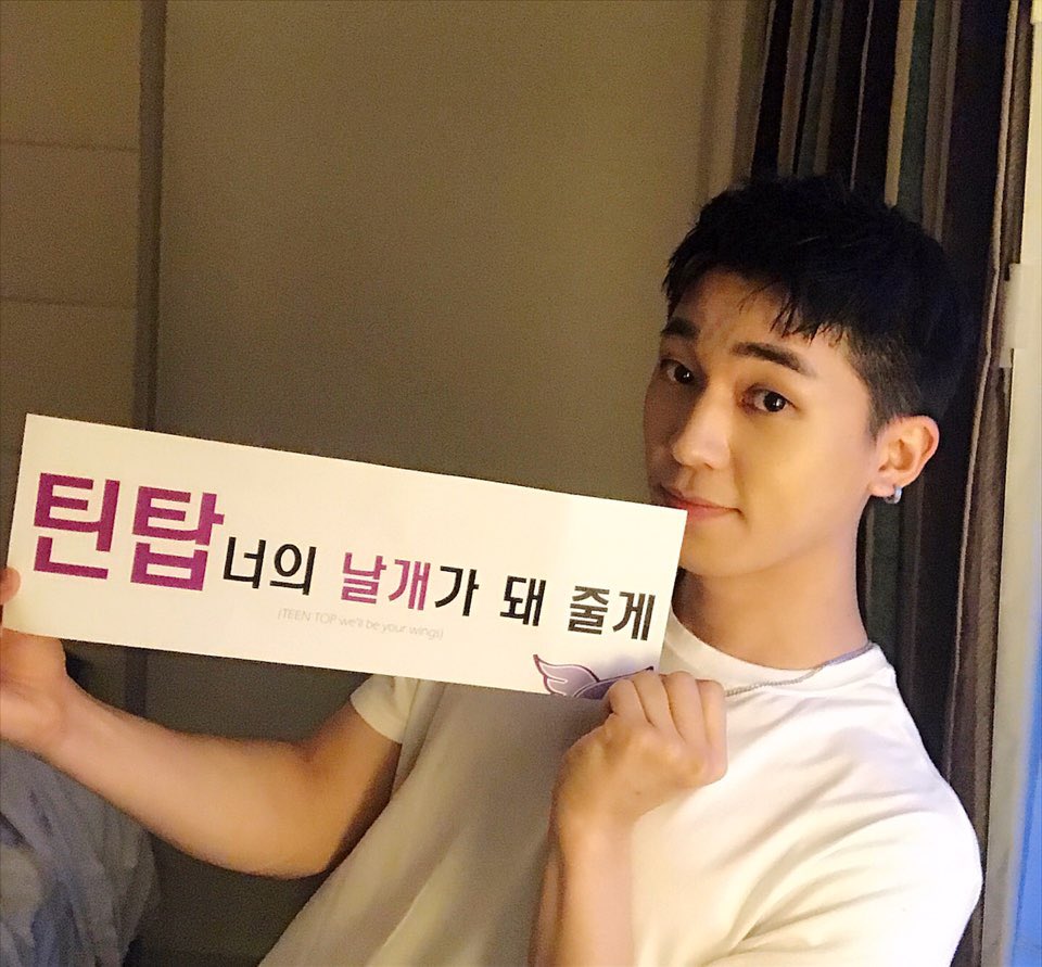 TEEN_TOP's tweet photo. [#틴탑] 엔젤들이 오늘 응원 크게 해줘서 재밌었어요~ 고마워요 다음에 또 봐요! Kita bercinta anda semua💜 #엔젤_너의_날개가_되어_줄게 https://t.co/2wkdMyoArO