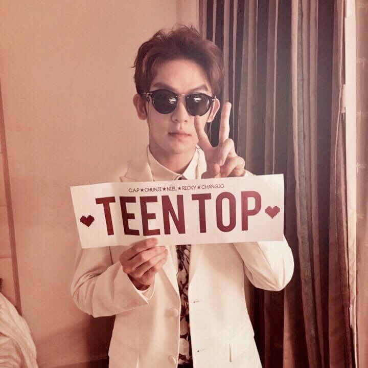 TEEN_TOP's tweet photo. [#틴탑] 엔젤들이 오늘 응원 크게 해줘서 재밌었어요~ 고마워요 다음에 또 봐요! Kita bercinta anda semua💜 #엔젤_너의_날개가_되어_줄게 https://t.co/2wkdMyoArO