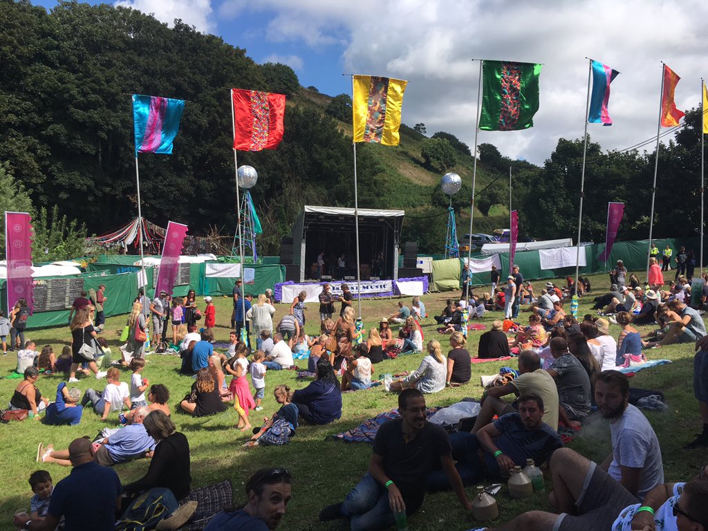SusanRipoll's tweet photo. Thousands of music fans here at Groove De Lecq - 40 performers across 8 stages @itvchanneltv #groove2017 https://t.co/BTXUfpuKAw