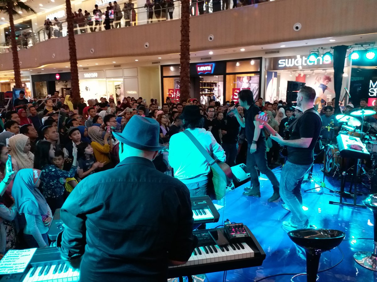 OnceOfficial's tweet photo. @ONCEmkl #OnceOnStage #akustikan #GrandMetrolitanMal Bekasi #PassionRaceSimulator https://t.co/CT9TwyBJQW