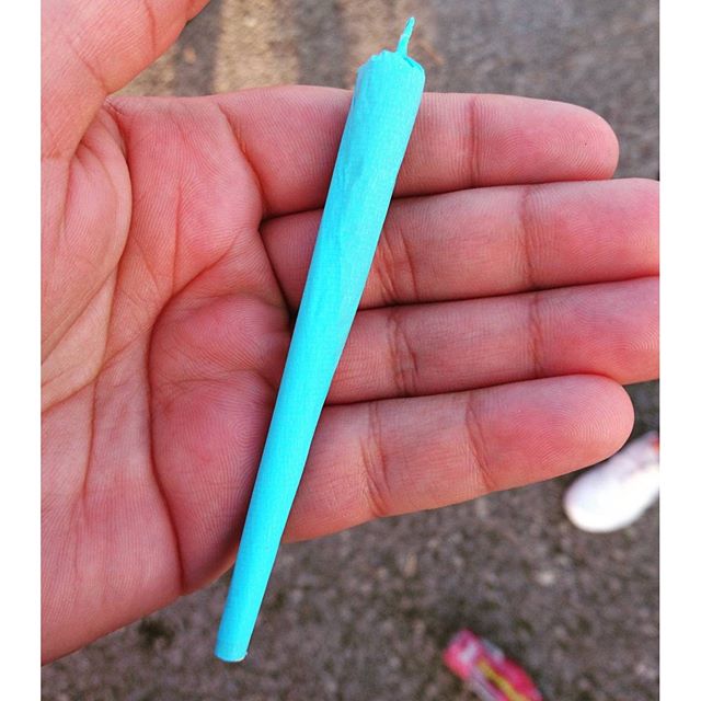 Weed_Lex's tweet photo. Good morning!
#weedlex #marijuana #weed #rizzla #doobie #joint #Jay #dank #bifta #spliff #amo #kush #blue #ganja #puffpuffgive #Sunday https://t.co/VWzVbUeso4