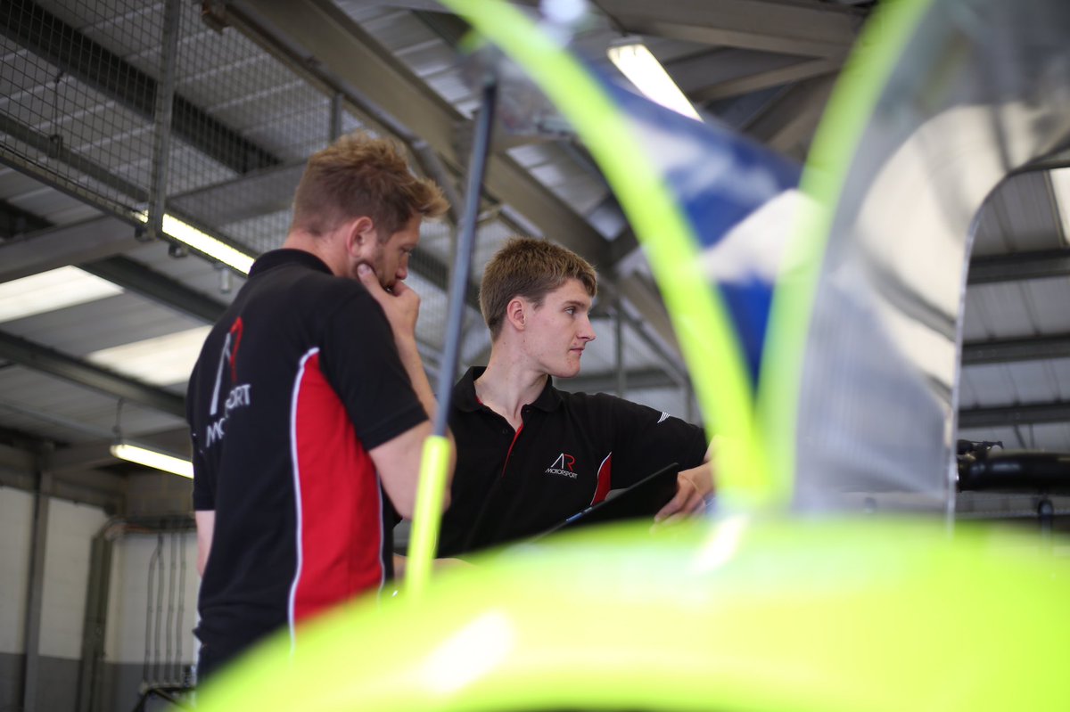 Unfortunate mechanical issues have retired both cars from today's races! Roll on 26th - 28th August: morgan-motor.co.uk/run-hills-2017/ 🇬🇧🏁 #WLVMog