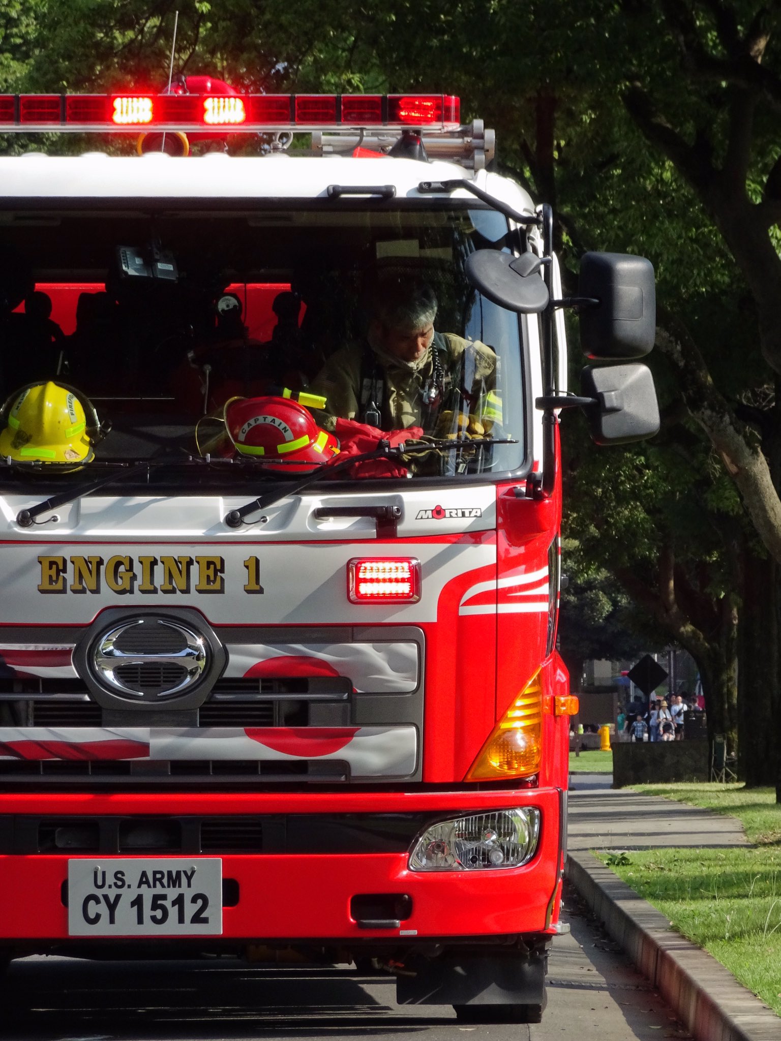 流浪の酒饅頭 Next百里 En Twitter さて 座間psを後にしキャンプ座間の盆踊りへ 厚木基地よりuh 60lが飛来しており それの帰投に伴う警戒出場で表に出てきたので撮影 なんだかんだこの車両好きなんですよ 座間キャンプの自衛消防車両これとプリフィアのハシゴ ギガ