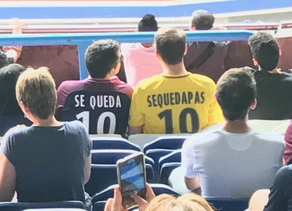 ActuFoot_'s tweet image. Vu au Parc des Princes. 👀