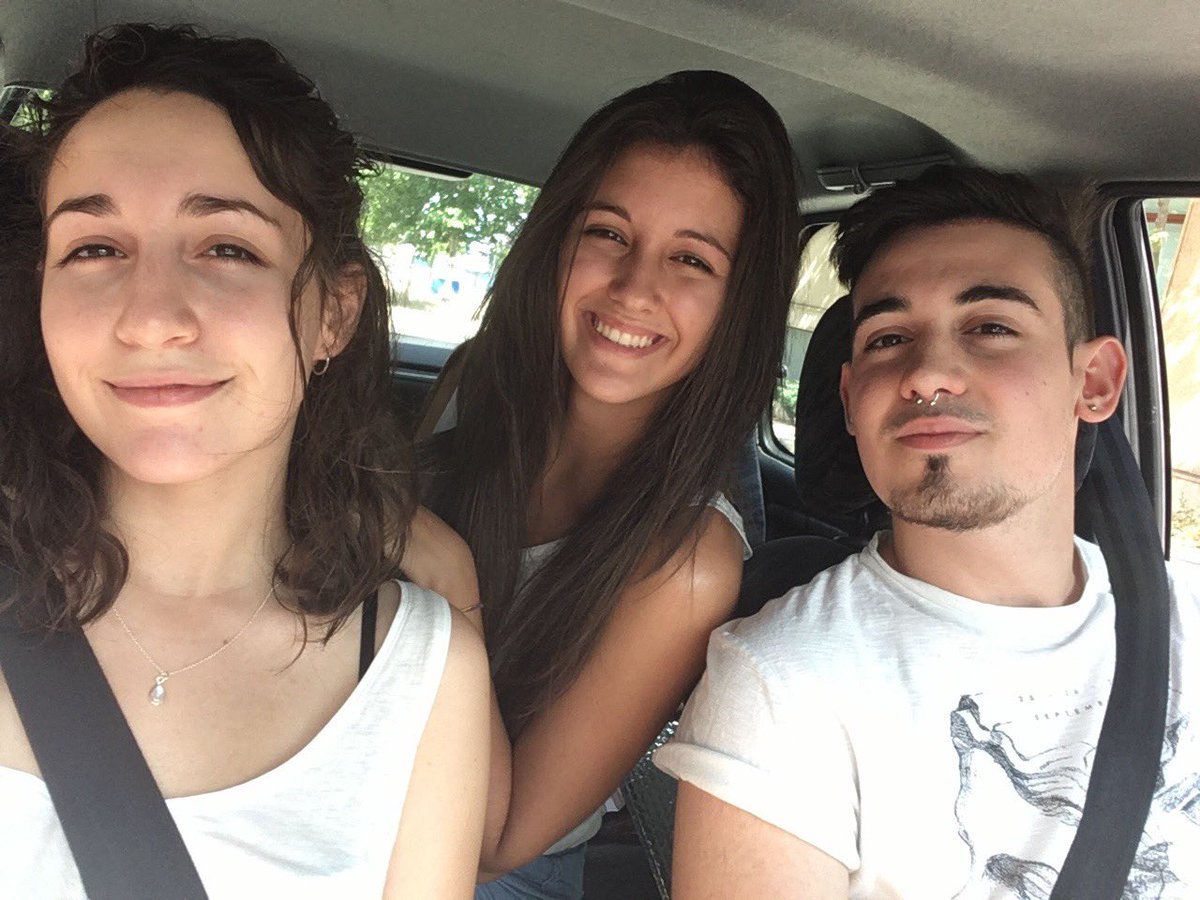 Holi otra vez 🙃<a href="/laorejadevgogh/">La Oreja de Van Gogh</a>