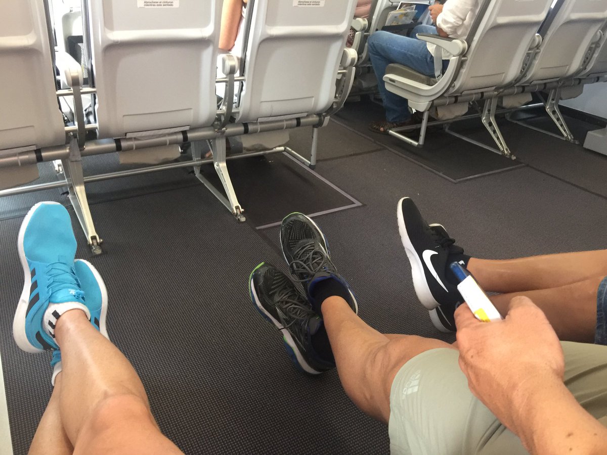 JoseAlfredEscob's tweet photo. Algunos asientos de @vueling son muy estrechos #modobroma. https://t.co/V0Omr5nRzA
