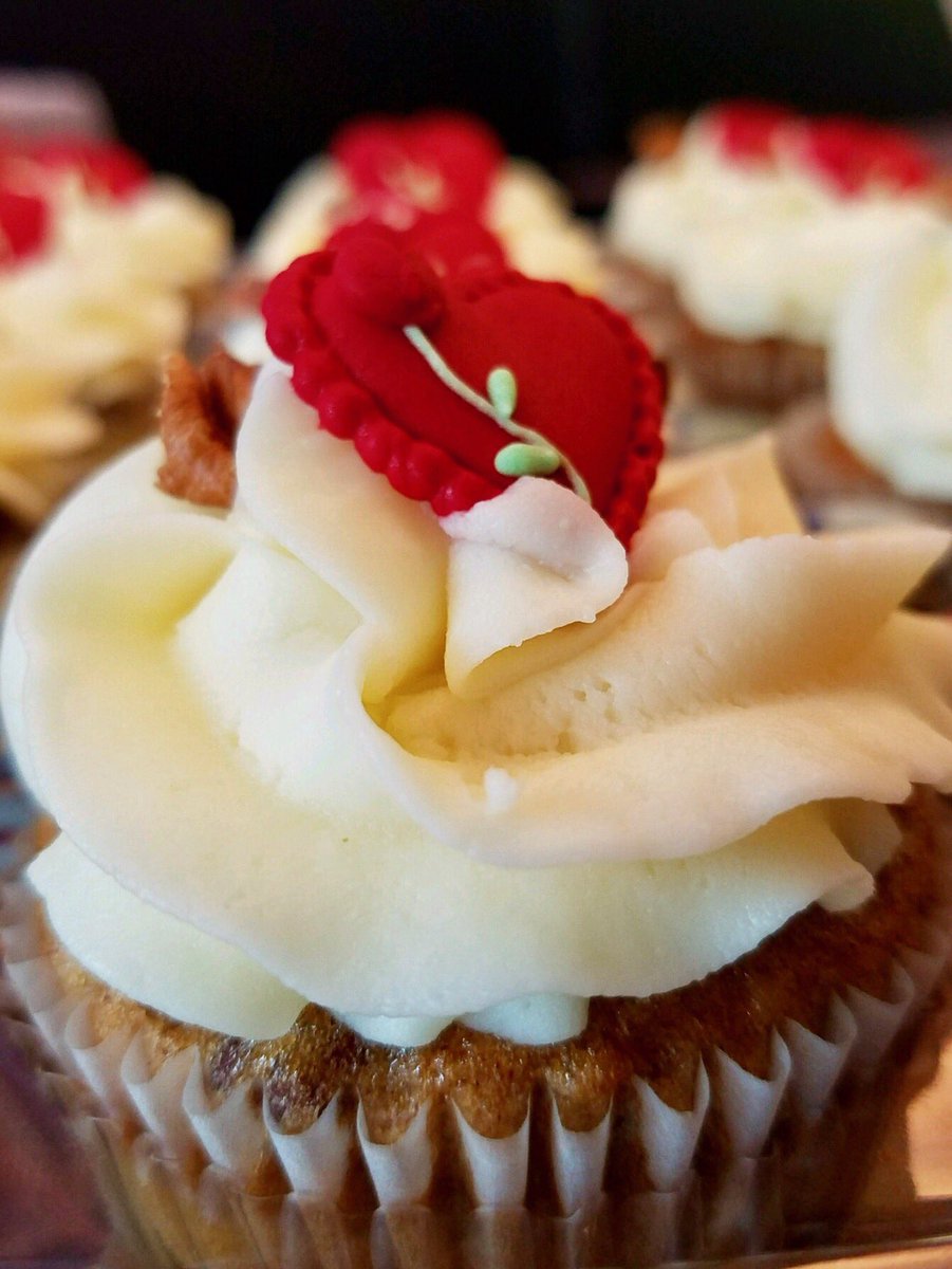 thesweetfix's tweet photo. Introducing our new Yum-Yum and Strawberry cupcakes, made with real strawberries! Come and try it out! #CLE https://t.co/RP1kLmw64C
