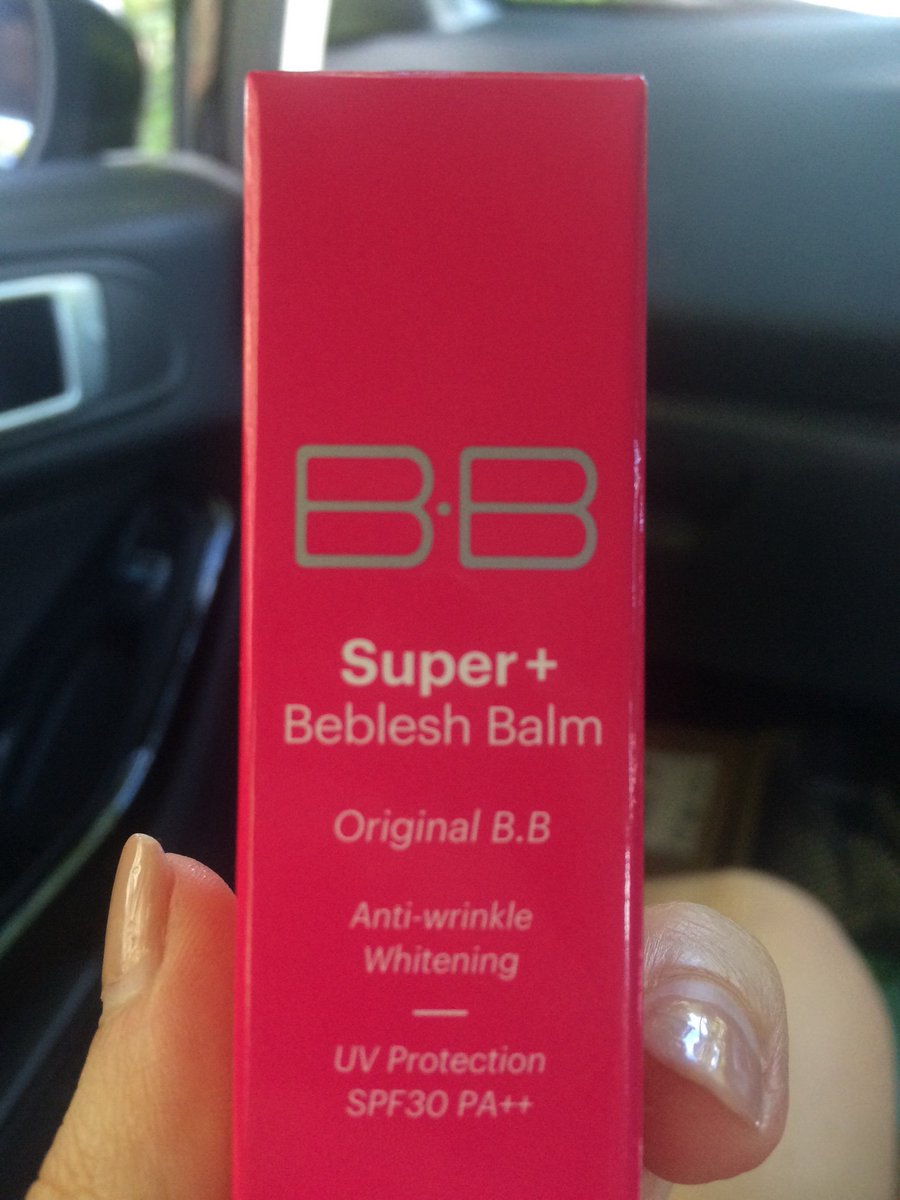 JessicaRose_N's tweet photo. @lookfantastic why the hell is there WHITENING face cream in the new #lfbeautybox ? #disgusted https://t.co/4X7Tet4ACJ