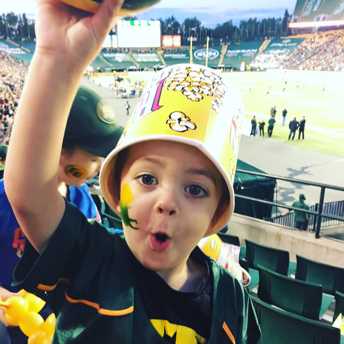 mamahalf3's tweet photo. One happy boy seeing his favourite team win last night #undefeated @EdmontonEsks https://t.co/BrU3yOAMwE