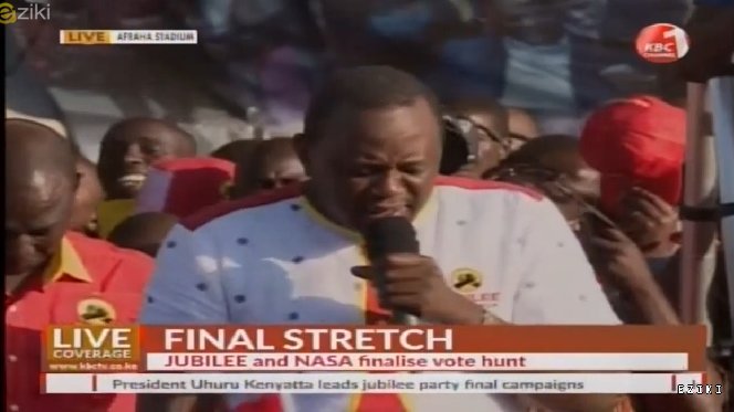 KBCChannel1's tweet photo. President @UKenyatta leads crowd in prayers at Afraha stadium #KenyaDecides #Jubilee at #Afraha https://t.co/42zypjAjcJ