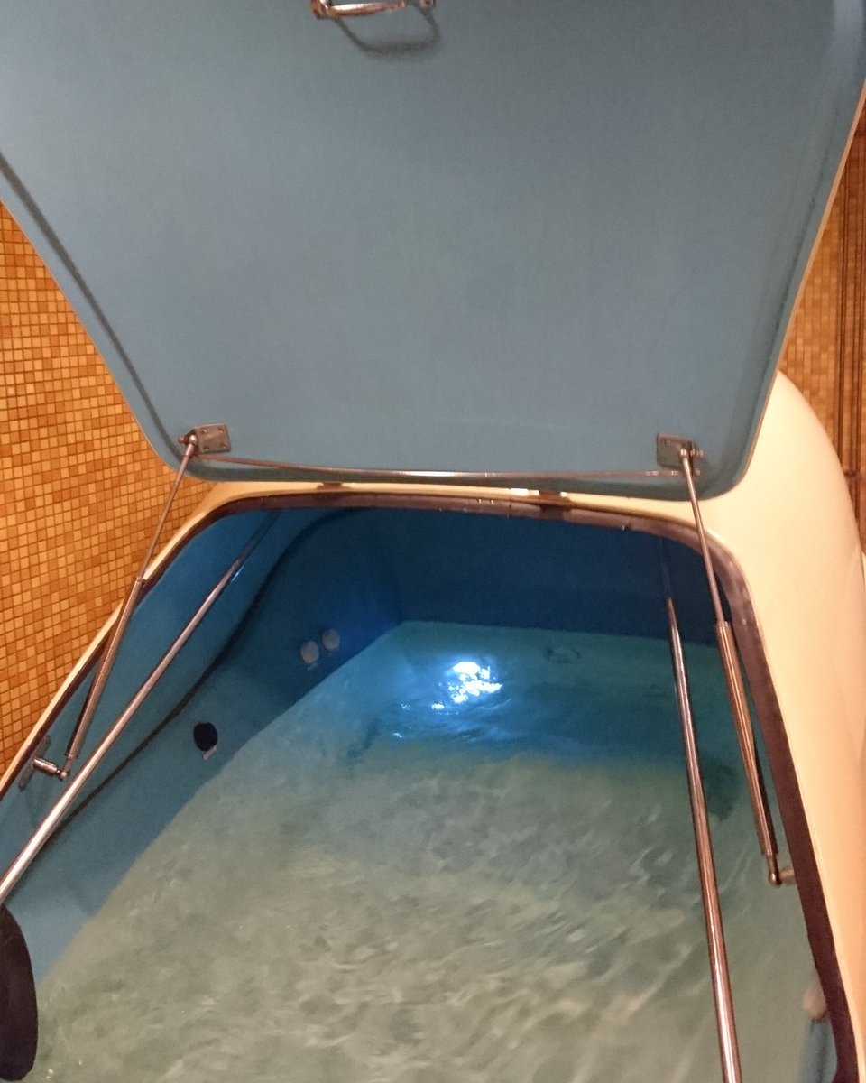 jildauz's tweet photo. Voor de eerste keer te #floaten geweest. Iets nieuws proberen voor de (spier) ontspanning. Duurde even voordat ik relaxmodus had gevonden. https://t.co/VVM0apIomc