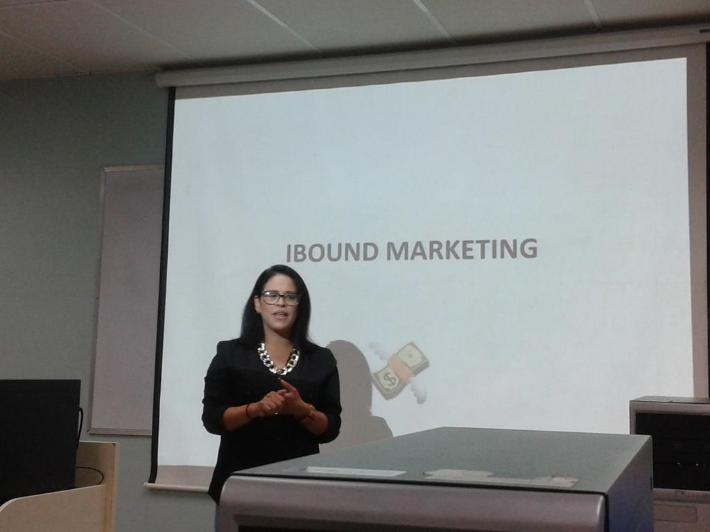 eylincecil's tweet photo. Ya con nosotros @gabycommunity en #urbecommunitymanager Bienvenido! https://t.co/uvKgQfzyr6