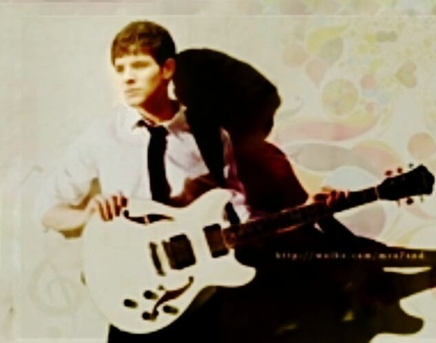 brunobol27's tweet photo. Faccia da Rock #ColinMorgan #missingMerlin #bestactors #saveMyMerlin https://t.co/hFnazIFxKJ