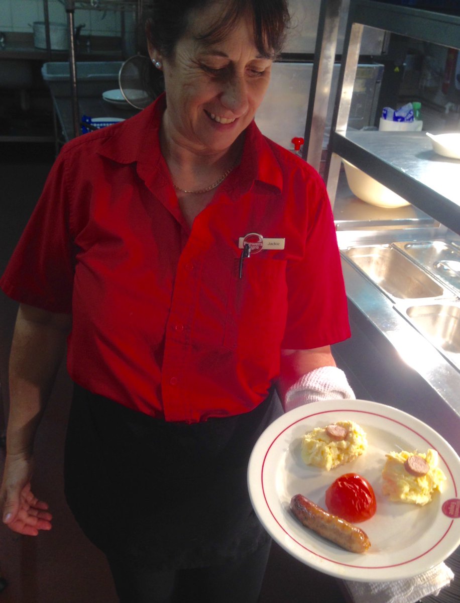 CrunchieDave's tweet photo. @WeAreSUGM 🙂it's the little things that make their day @LiamG1703 https://t.co/IYMsQgQmcY