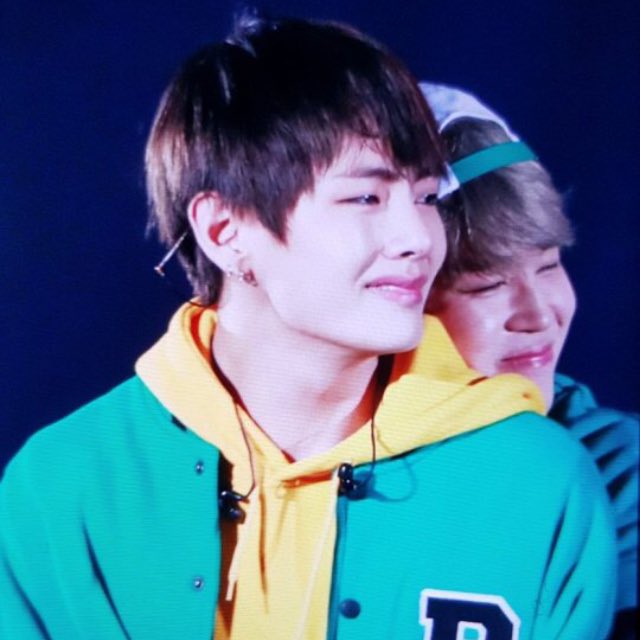 zobooval's tweet photo. #jensoo and #vmin so soft like #valna I can't 😭😭😭😭😭 https://t.co/ndtx13C6pG