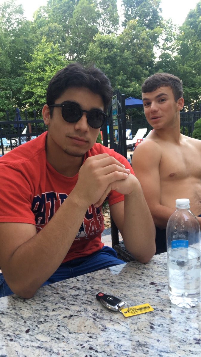 J_DeMarco12's tweet photo. Happy birthday big head @Youngswan22 #spuz #ragin #chickfila https://t.co/s8I4uWE6ey