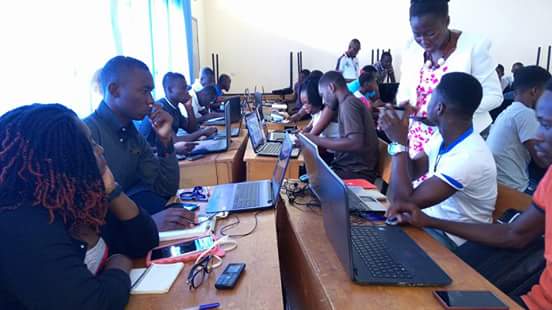 OSMCI's tweet photo. Une quarantaine d'etudiant de l'université de #Bouaké sont formés a #OSM et #SIG Libre.
#Map4CIV #CIV #OpenStreetMap https://t.co/qsRL9niuut
