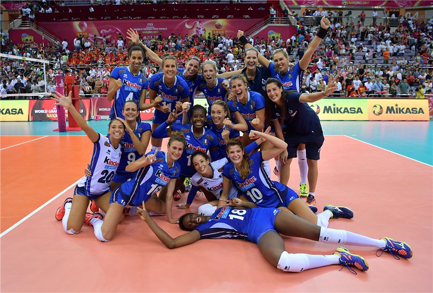 Federvolley's tweet photo. #FIVBGrandPrix #FinalSix 😍 Una magnifica Italia piega la Cina 3-1 e vola in finale!
🗞 Tutti i dettagli 👉https://t.co/gO71Jfxucq
#LaNazionale https://t.co/ZdISeVbEEh