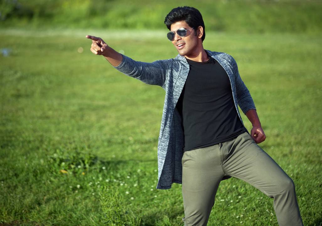 TeamLavanya's tweet photo. #1YearForBlockBusterSRSM
Beautiful @Itslavanya Stylish @AlluSirish
1 YEAR FOR SRIRASTUSHUBAMASTU https://t.co/TF3TLCq8Yr