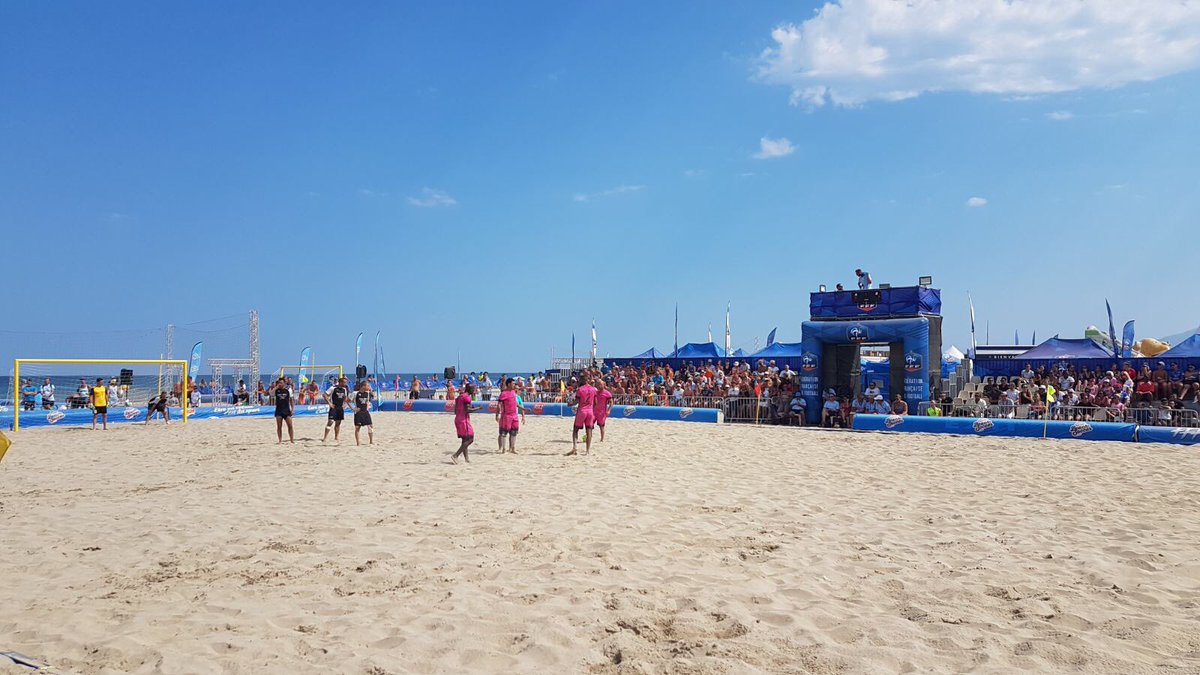 aono_fr's tweet photo. Nous sommes cette semaine à Canet-en-Roussillon, les pieds dans le sable pour le National Beach Soccer ! https://t.co/Xtl9vtHHqk w/@FFF ⚽️🏖 https://t.co/YI7YsJXqzp