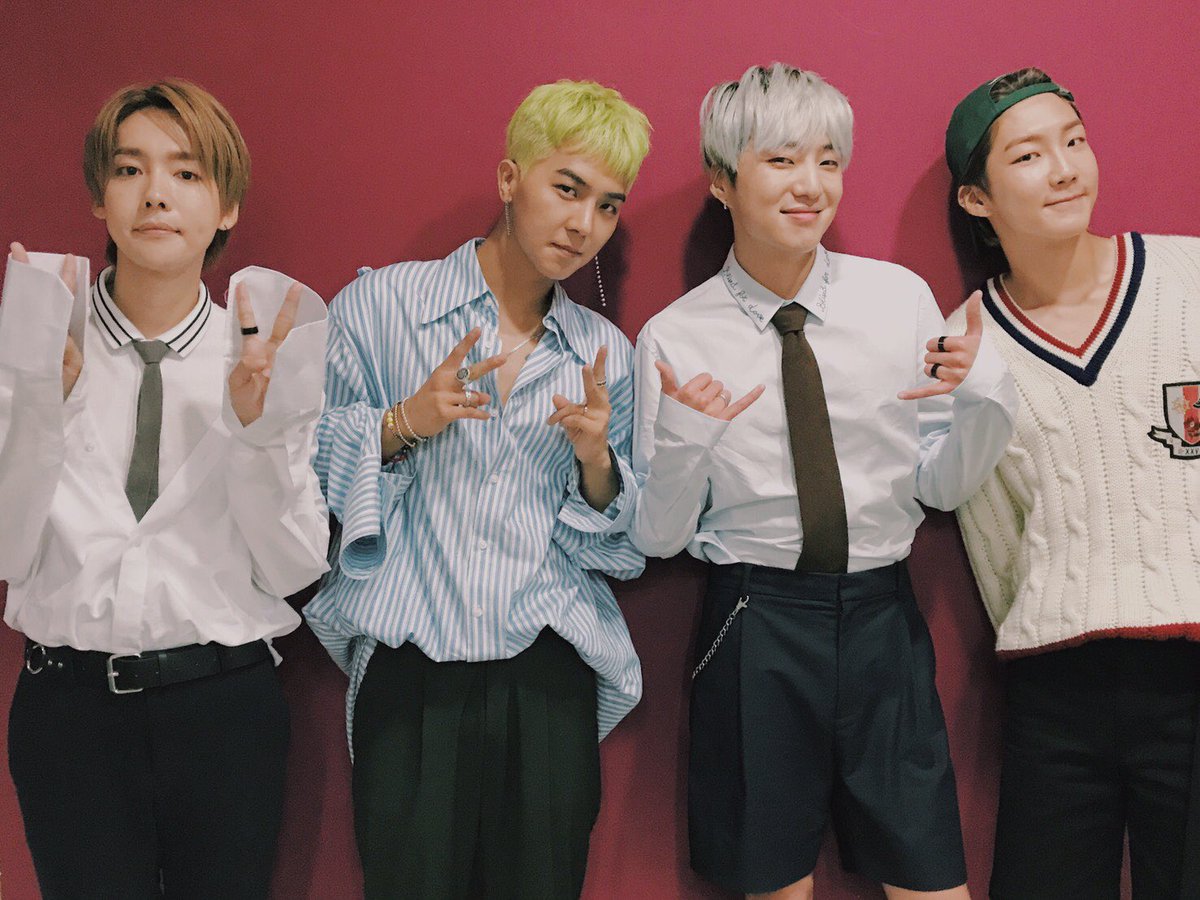 yginnercircle's tweet photo. #HELLOINNERCIRCLE 오늘 #LMLM #ISLAND 첫 컴백 무대부터 #MIDSUMMERNIGHTLIVE 방송까지😍 인서들의 행복한 하루 마무리를 위해 준비했습니다! 오늘도 #럽위럽인 ❤️ 우리 내일 또만나요❣ https://t.co/2GxAZlu2Rz