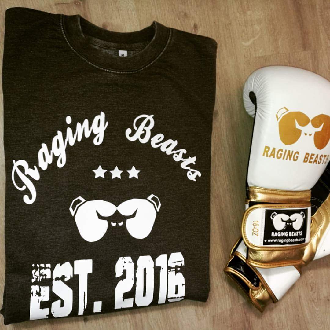 ragingbeasts's tweet photo. Washed out unisex raging beasts sweatshirt. Available now .
#boxing #ragingbeasts #fit #GGGCanelo #fashion #gym #WBO WBAboxing #MayMac https://t.co/NHAUgbB3Cg