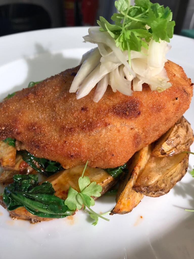 LaCachetteRest's tweet photo. Chicken Kiev, roast baby potatoes, Harissa, pickled fennel and spinach #fromthemenu #dining #huddersfield #halifax https://t.co/00D8RFFLJ9