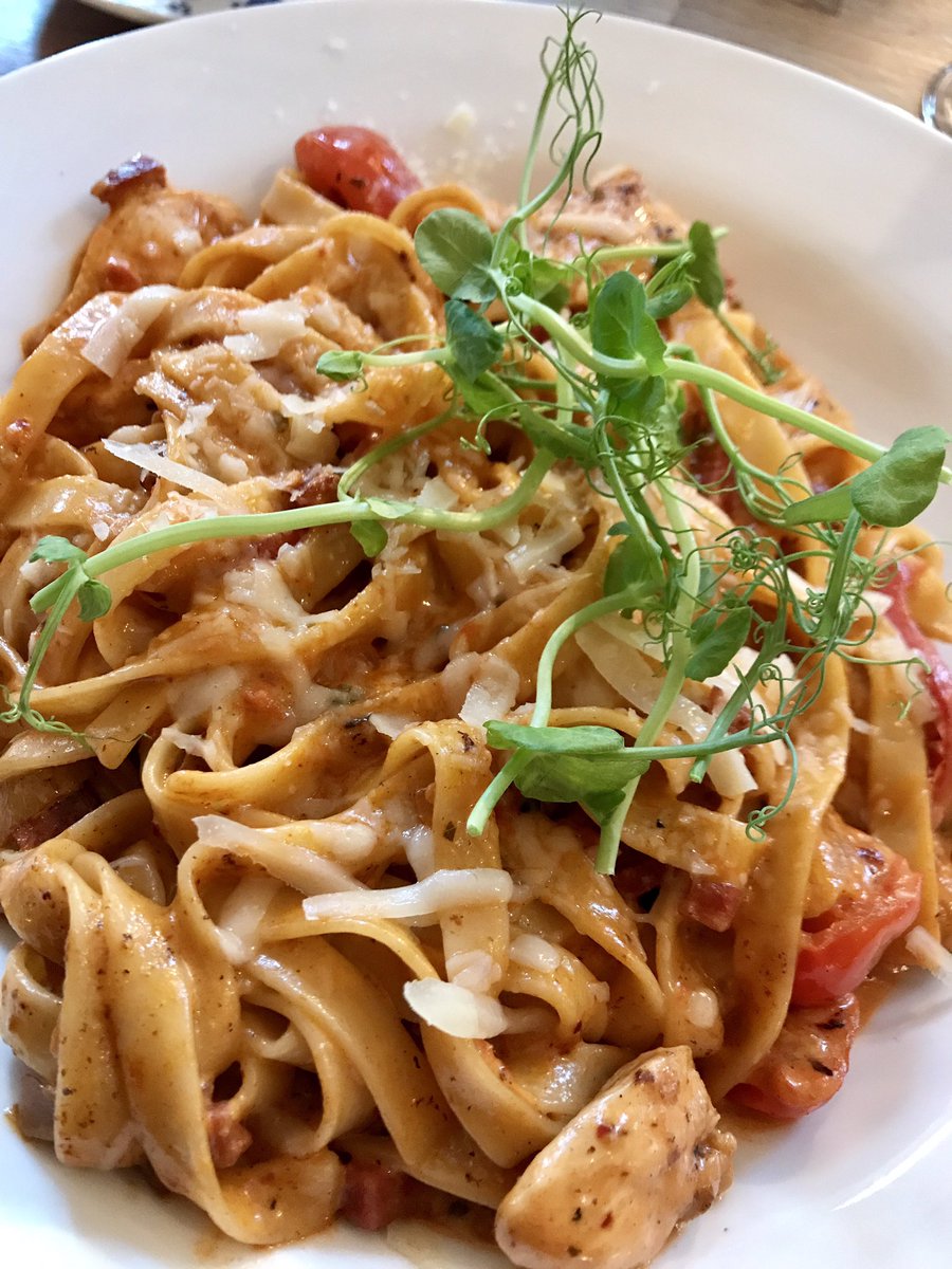 HindlePaul's tweet photo. And then dodging the showers with this fabby lunch @TheGreyLadyDeli ✅ https://t.co/kw2yLOVmBV