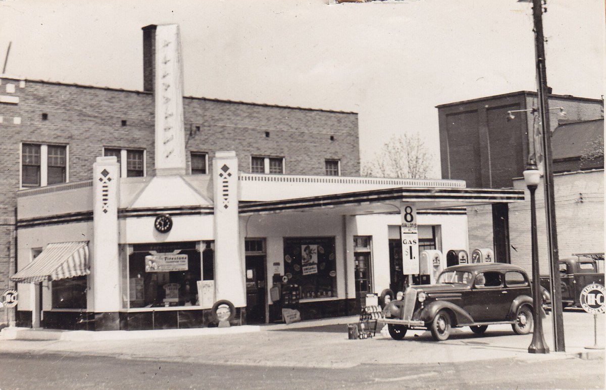 downtownwashmo's tweet photo. Here's a #FlashbackFriday for you. What business is located in this structure today?
#downtown #WashMO #shopWashMO #RealMainStreet https://t.co/TUEryKvFYy