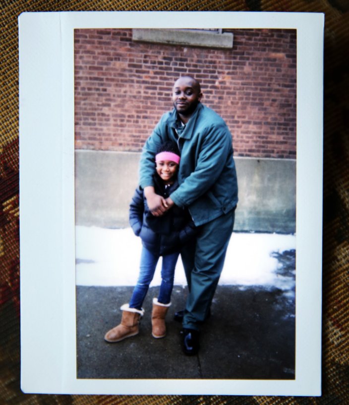 KeeganNYC's tweet photo. Prosecutors have declined to press charges against prison guards for fatal beating of #SamuelHarrell: https://t.co/xjW8CN1jyI https://t.co/cIuuRwKPHQ
