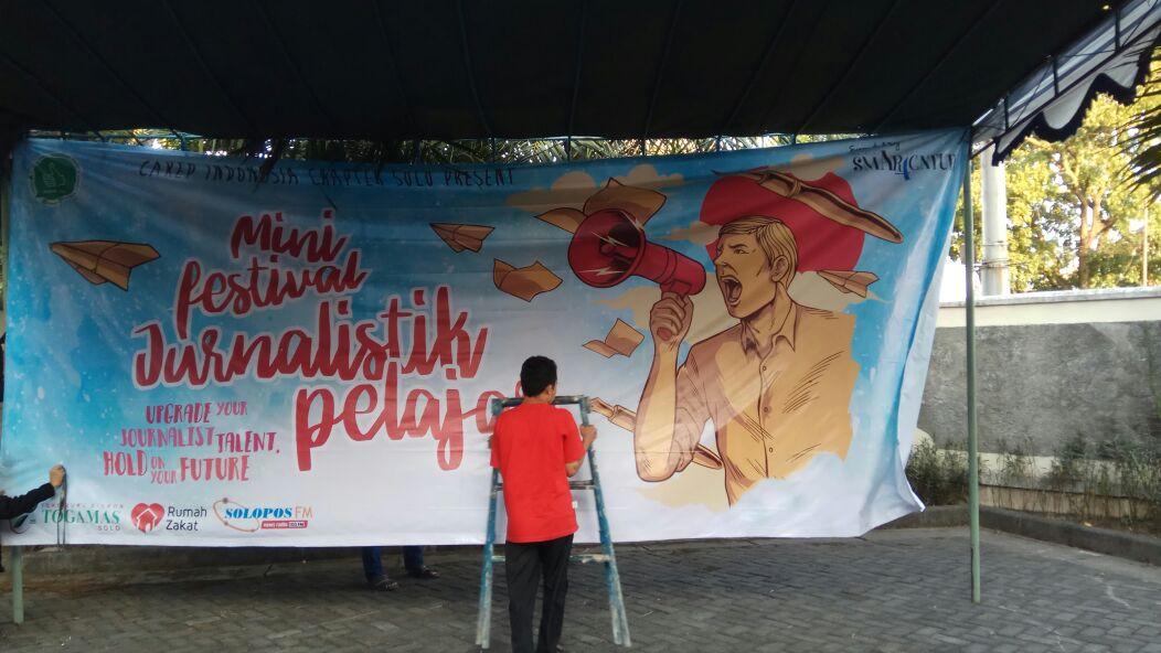 yeaahhh... Yukk kuy merapat kesiniihh (pusbangnis, barat palang sepur Purwosari)