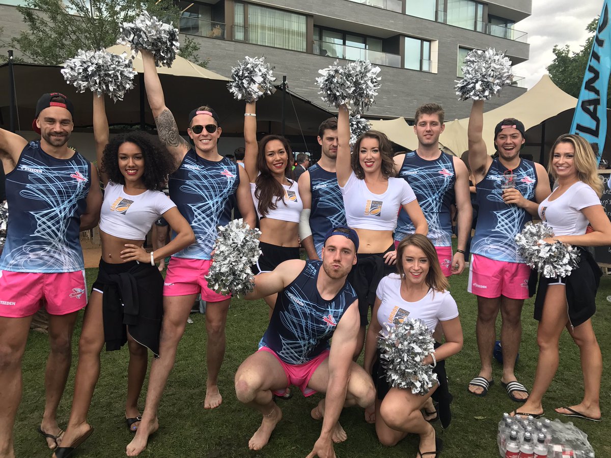 LNDCheerleaders's tweet photo. Yearly photo with the @Tornado7s @ldnbeachrugby 🤙🏼 https://t.co/IEaerr5miA