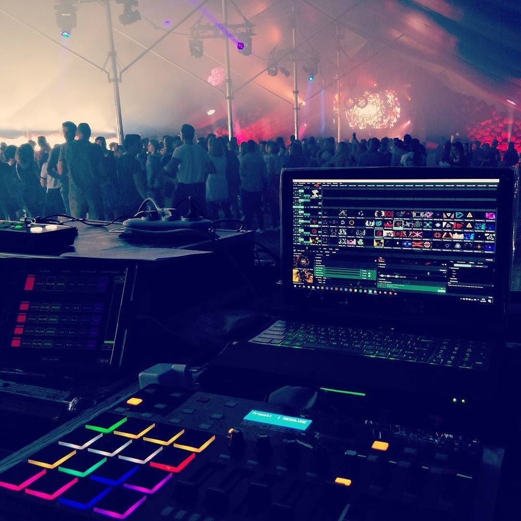 epic_visuals's tweet photo. This weekend I'm representing @stvvisuals at Solar Festival: Barong Stage! Thanks for providing the gig! ¬
#Epicvi… https://t.co/yKFdCwWT3S https://t.co/JCZxSwTUH0