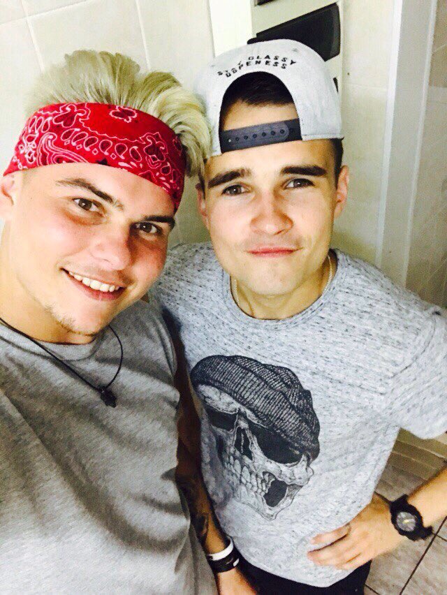 Danny_Sky5's tweet photo. #MC #FLOWWOLF & #djDANNYsKY. Ребята, спасибо всем кто приходит в клуб🤙🏻 и отдыхает с нами. Мы делаем безумные ночи 🖤 https://t.co/GADdEtnky5