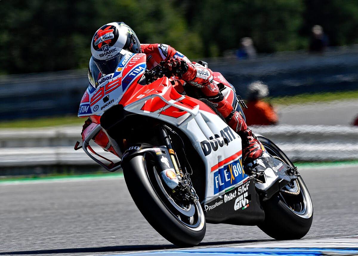 lorenzo99's tweet photo. Confiado y con buenas sensaciones para mañana! P6 / Confident and good feelings for tomorrow! P6. @MonsterEnergy #CzechGP #JL99 😈 https://t.co/XFyUpMv5Rp