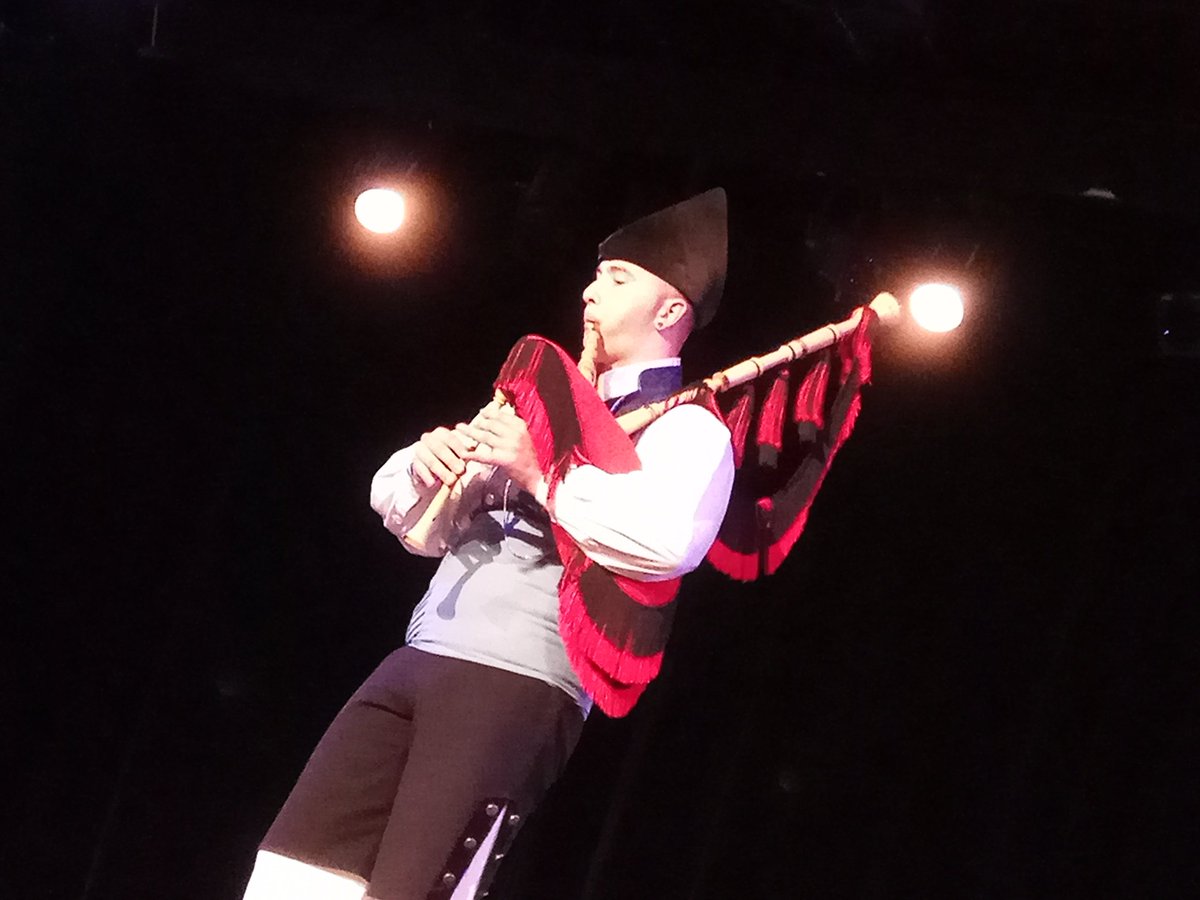 Fernando Vázquez ta piesllando con una gaita asturiana'l 32 Troféu Mac Crimmon de Gaita solista nel #interceltique2017 de Lorient