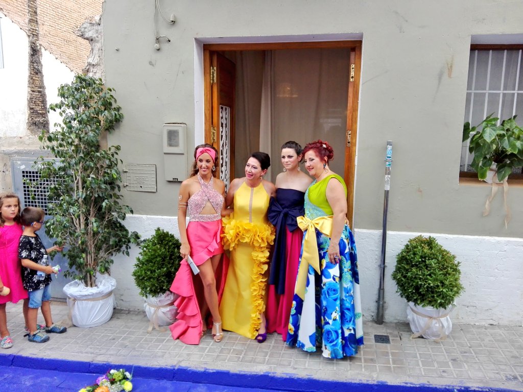 emiliopachosorl's tweet photo. Les #Obreres2017 de Bétera ja preparades per al Sopar d'Estiu!
El compte enrere  ha començat!
#ModeFestesOn https://t.co/QxTzqwbevI