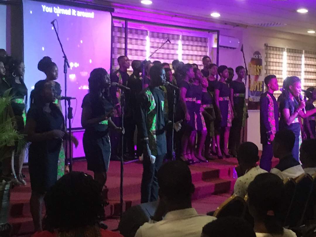 icgccalvaryteen's tweet photo. #Overflow17  choir taking us to another level. Atmosphere of worship..😇 https://t.co/SN6Gn0AsFE