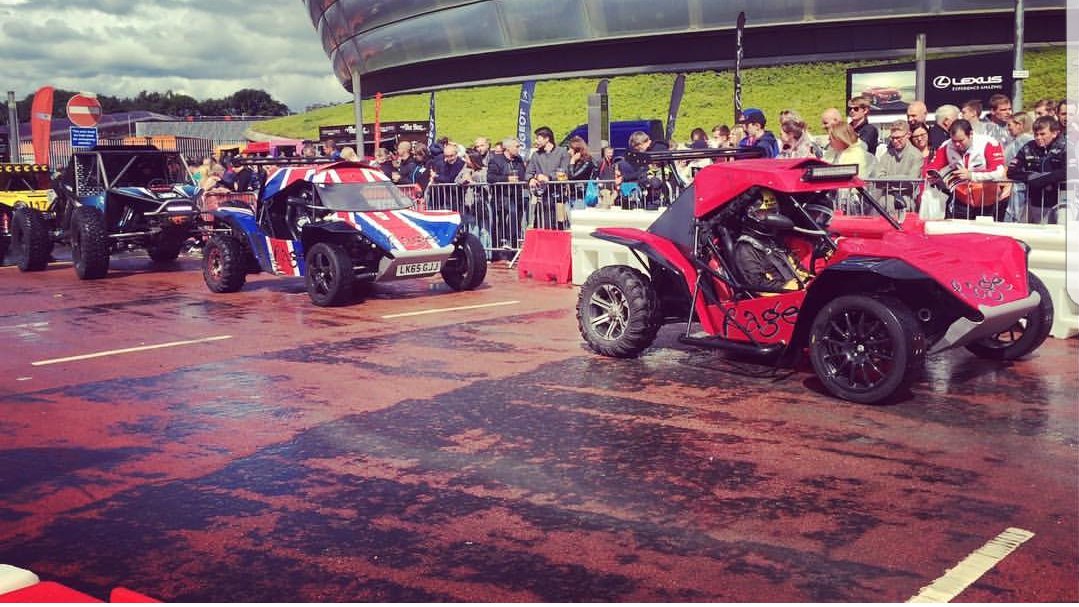 NatalieBellaa's tweet photo. Standing in line at @IGNITION_fest @rage_motorsport https://t.co/NhSeD6deqf